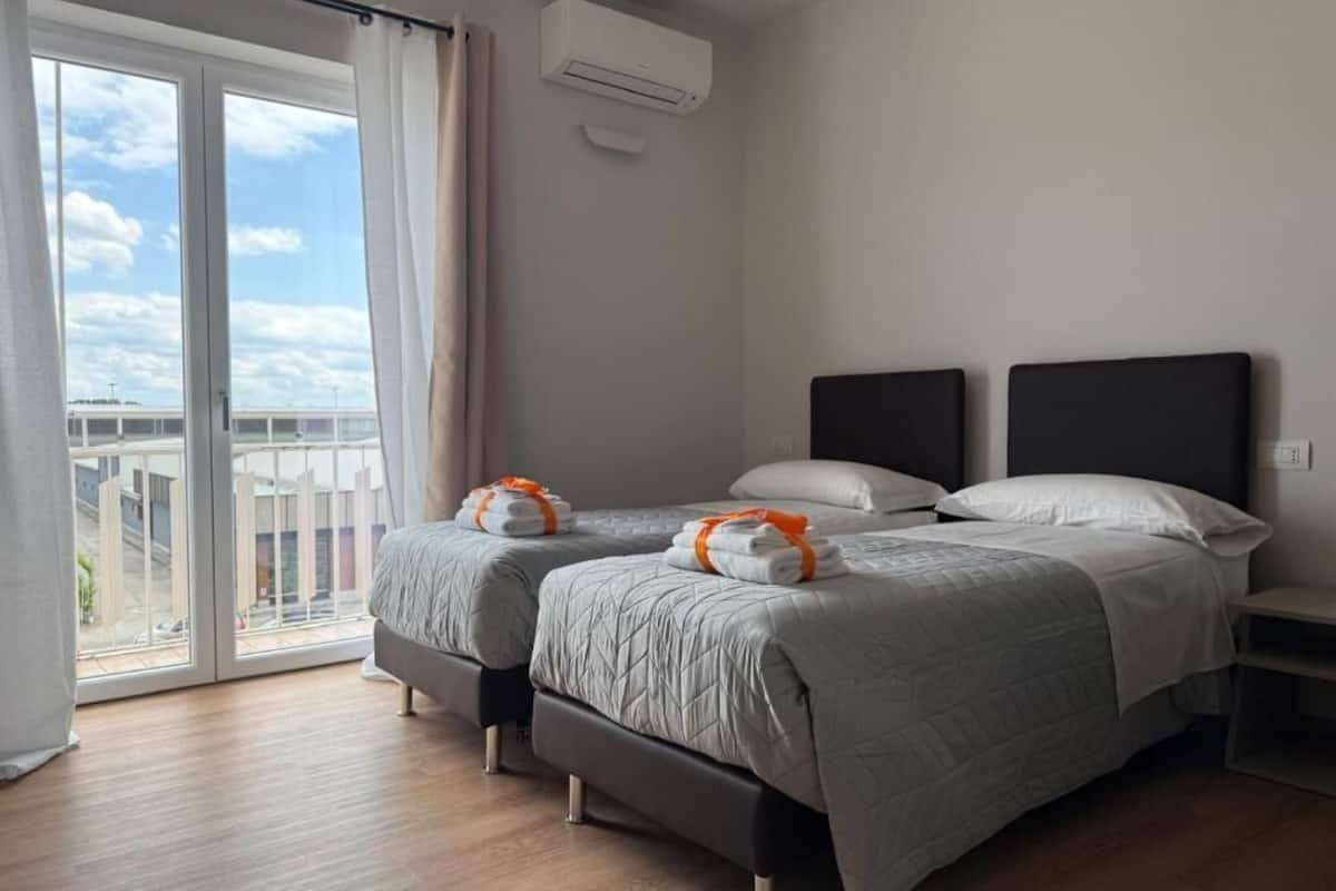 Klassieke Twin kamer, 2 eenpersoonsbedden, balkon | Luxe beddengoed, donsdekens, bedden met traagschuimmatrassen