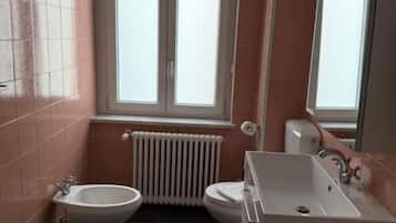 Monolocale comfort, vista montagna | Bagno | Articoli per l'igiene personale ecosostenibili, asciugacapelli