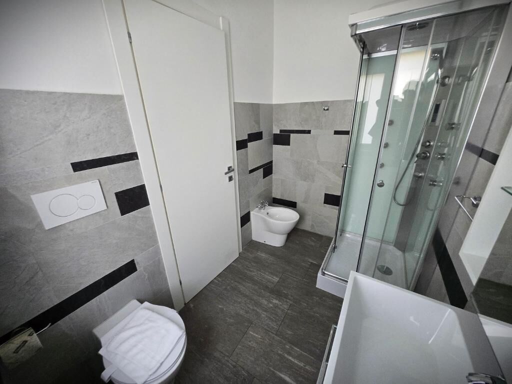 Departamento Confort, vista a la montaña | Baño | Amenidades de baño ecológicas, secadora de cabello, pantuflas, bidet 