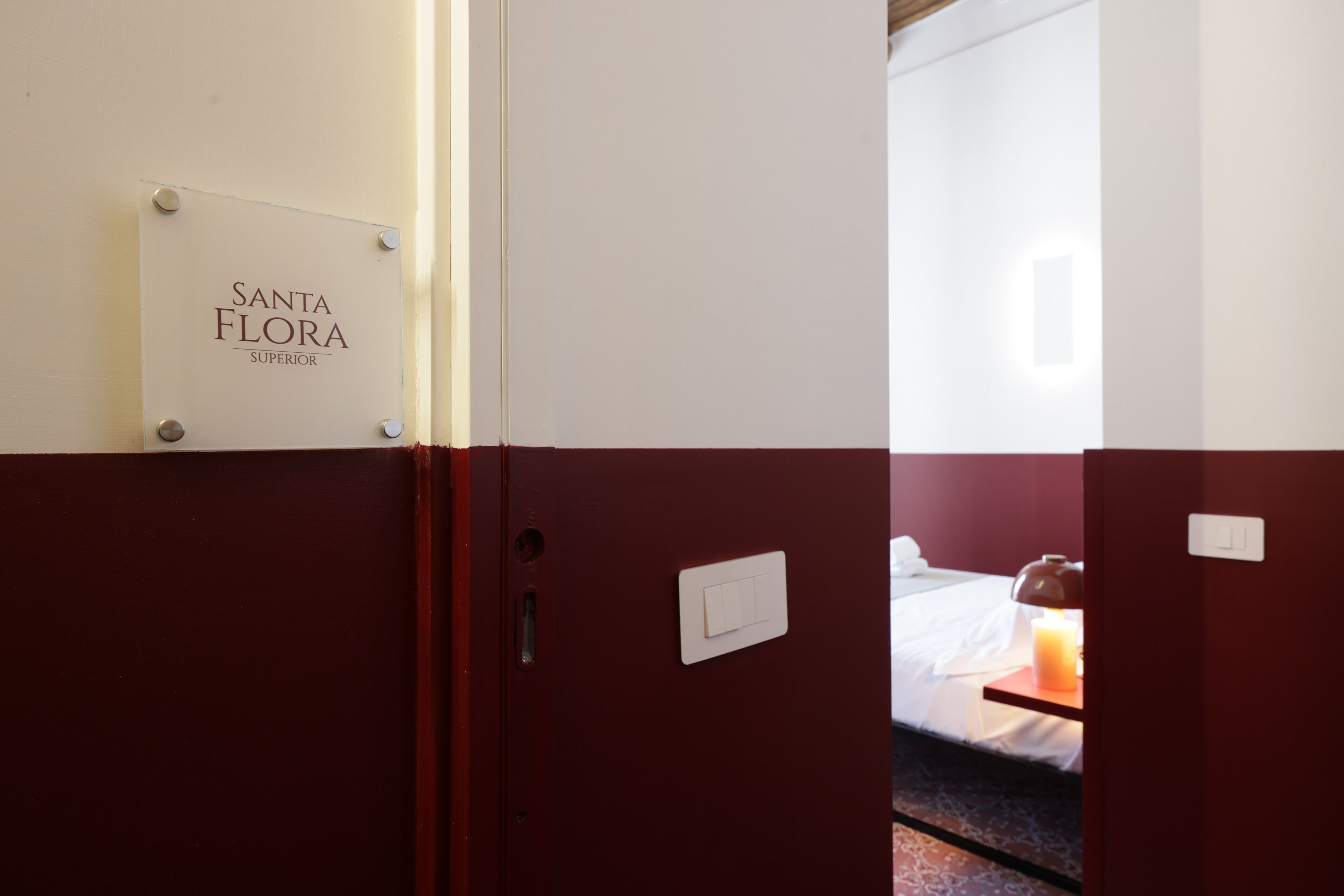 A hotel room with a sign reading 'Santa Flora Superior' on the wall.