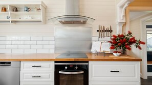 Coffee/tea maker, fridge, microwave, oven