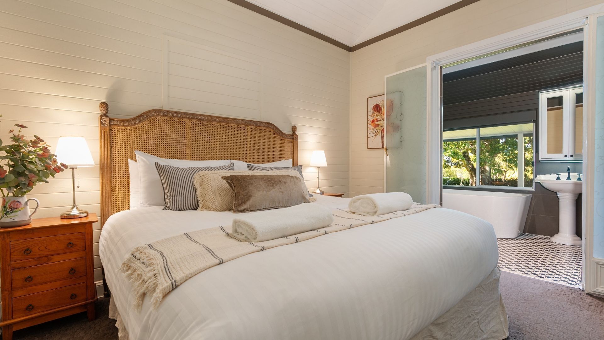 4 Schlafzimmer, Schreibtisch, Bügeleisen/Bügelbrett, Reisekinderbett