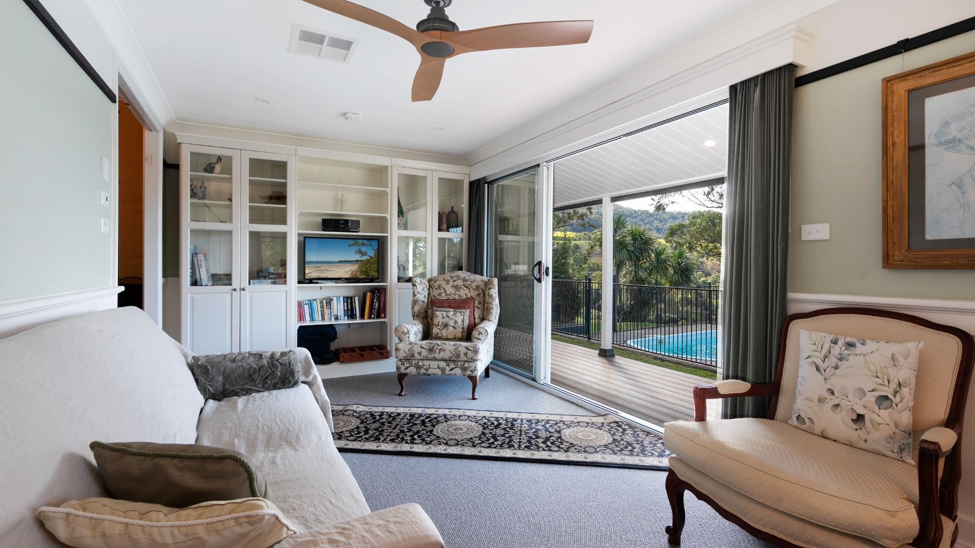 Smart TV, fireplace, table tennis