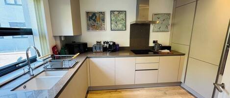 Coffee/tea maker, fridge, microwave, oven