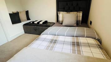 4 bedrooms, desk, iron/ironing board, travel cot