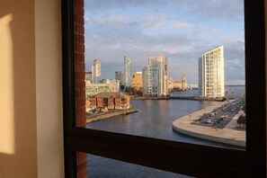 A view of a city skyline with modern buildings and a river. - #132 Stylish Luxury Flat | Free Parking |City View (Merseyside)