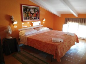 Economy Double or Twin Room, Balcony, City View | Wi-fi percuma 