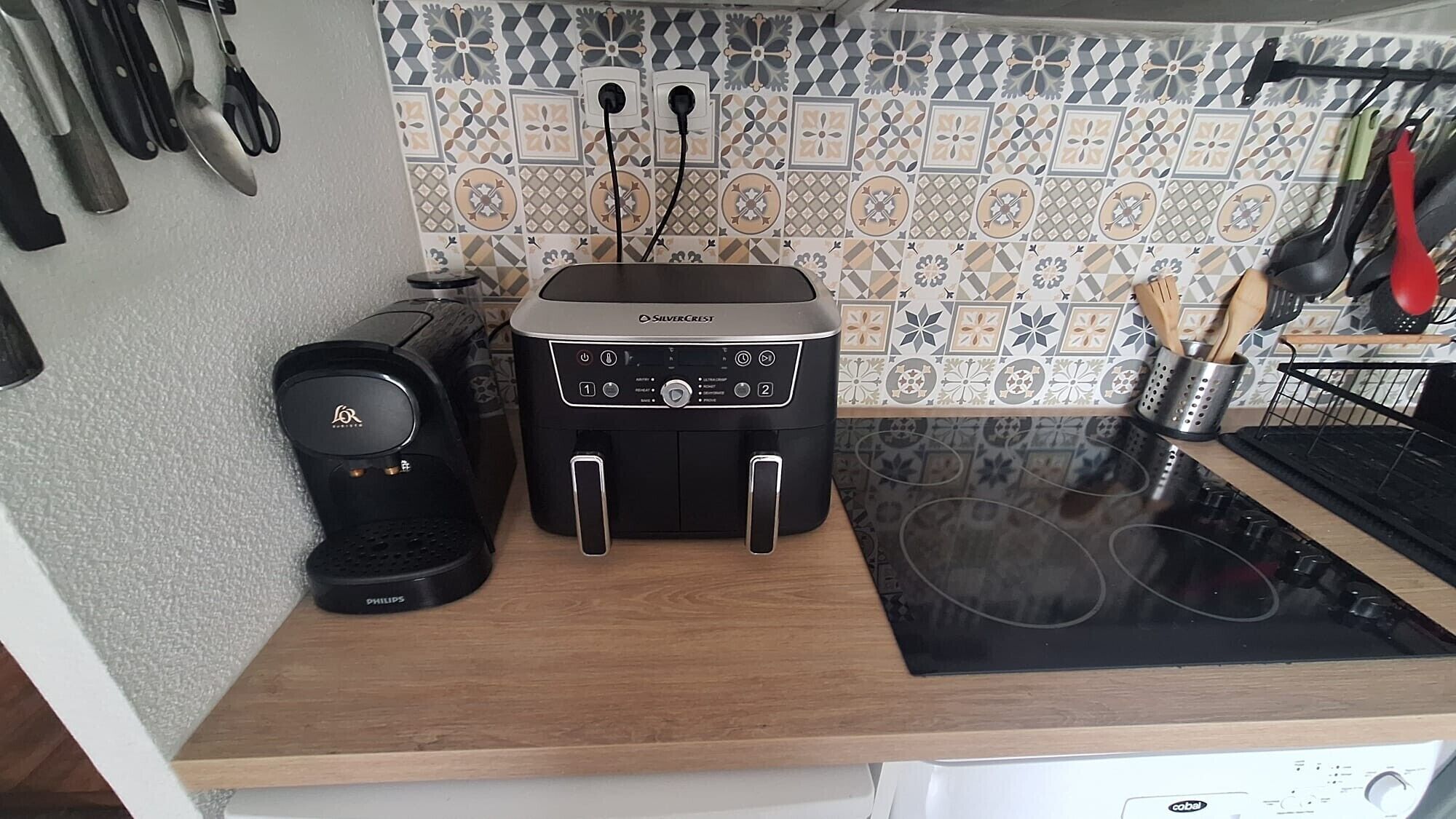 Kaffetrakter/tekoker, kjøleskap, mikrobølgeovn og kokeplater