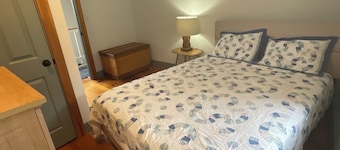 3-bedroom home with yard close to town and beach in Nantucket