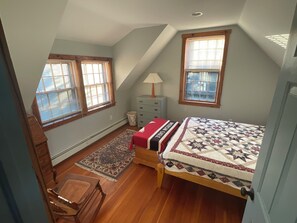 3 chambres, fer et planche à repasser, Wi-Fi, draps fournis