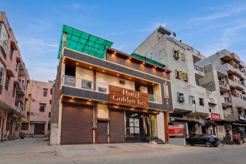 Golden Key - Badli Near Rohini Sec 18- 19 Metro