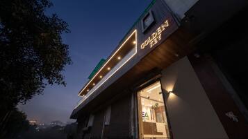 A building with a sign that reads 'Golden Key.'