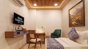 Superior Double Room | Hypo-allergenic bedding available, desk, laptop workspace - Golden Key - Badli Near Rohini Sec 18- 19 Metro (New Delhi)
