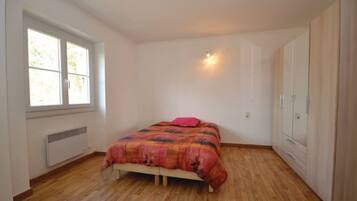 3 bedrooms, WiFi, bed sheets