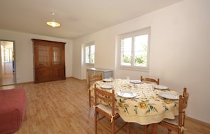 Dining - Holiday Home 'Charmant Mas Avec Piscine Privée' with Private Pool, Private Terrace and Wi-Fi (Bagard)