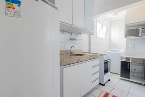 Family Apartment | Private kitchen | Fridge, stovetop, cookware/dishes/utensils - 4let Verano Ponta Negra (Natal)