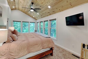 Room - Gingerbread House | Hot Tub, Fire Pit, Arcade Table (Gatlinburg)