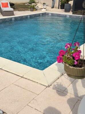 Pool - Vrbo Property (La Lande-de-Fronsac)