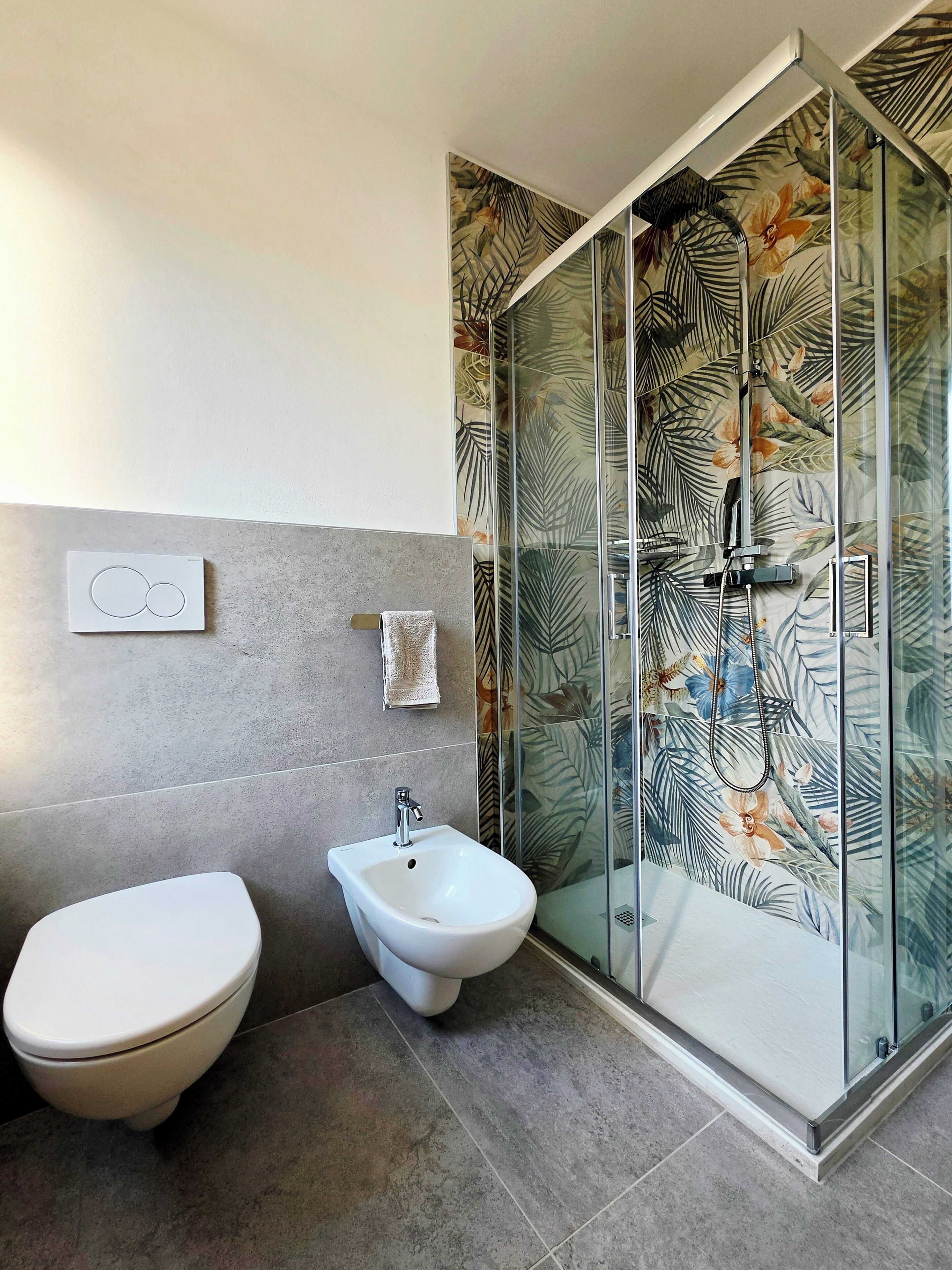 Doccia, asciugacapelli, bidet, sapone