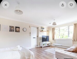 Room - Lovely Wimbledon Flat. (London)