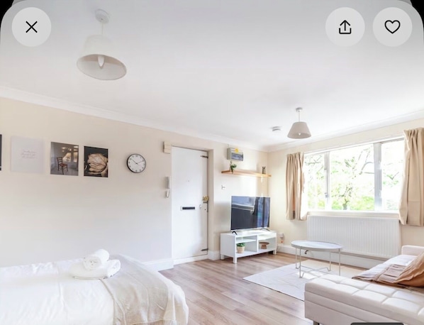 Iron/ironing board, WiFi