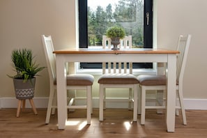 Dining - K2Cottages (Newtownmountkennedy)