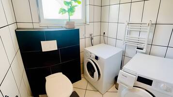 Dusche, Haartrockner, Handtücher
