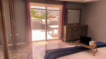 3 bedrooms, iron/ironing board, WiFi, bed sheets