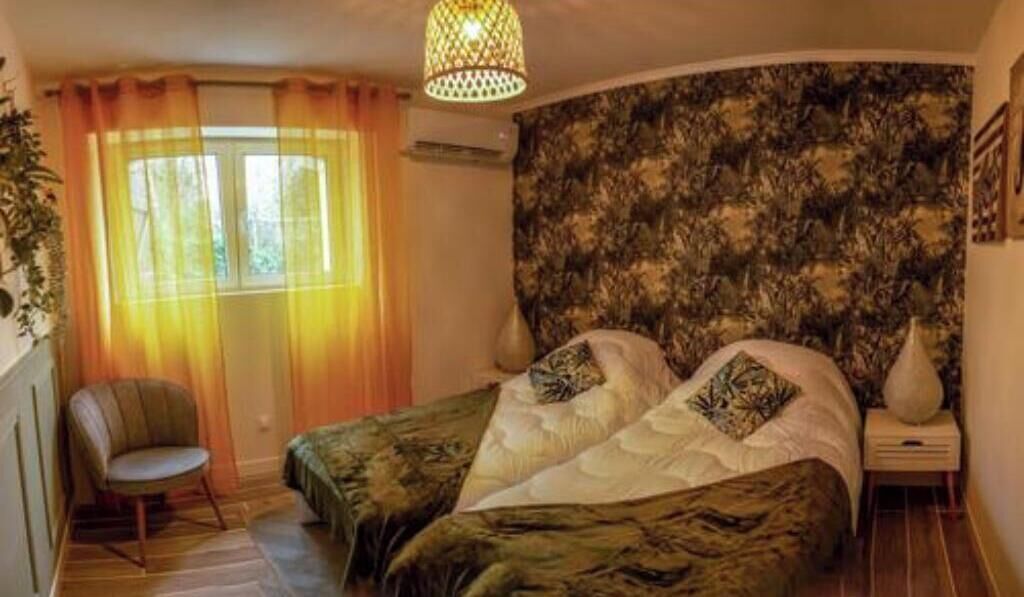 WiFi, bed sheets