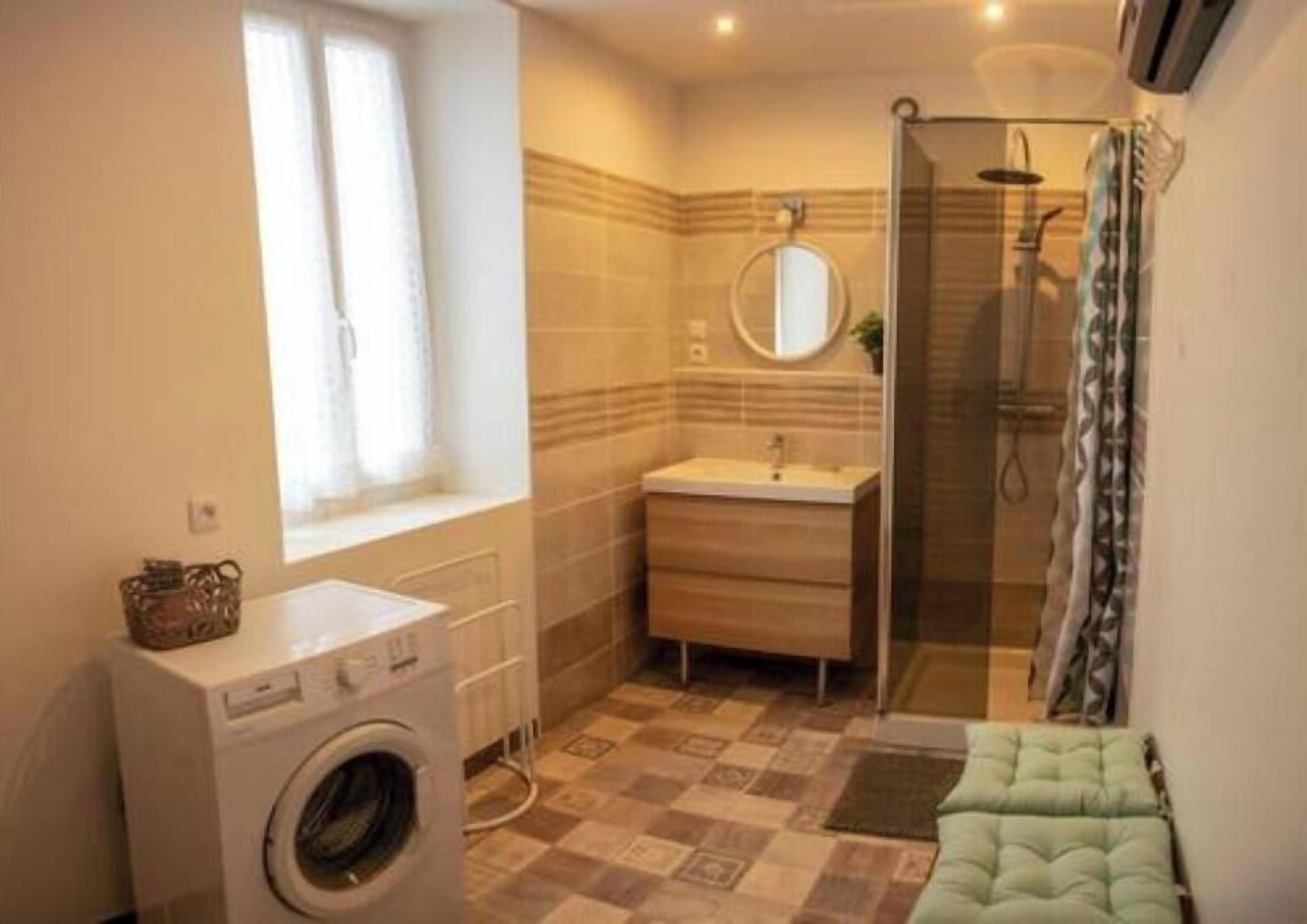 Shower, towels