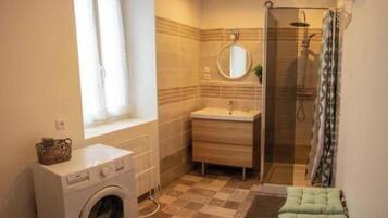 Shower, towels