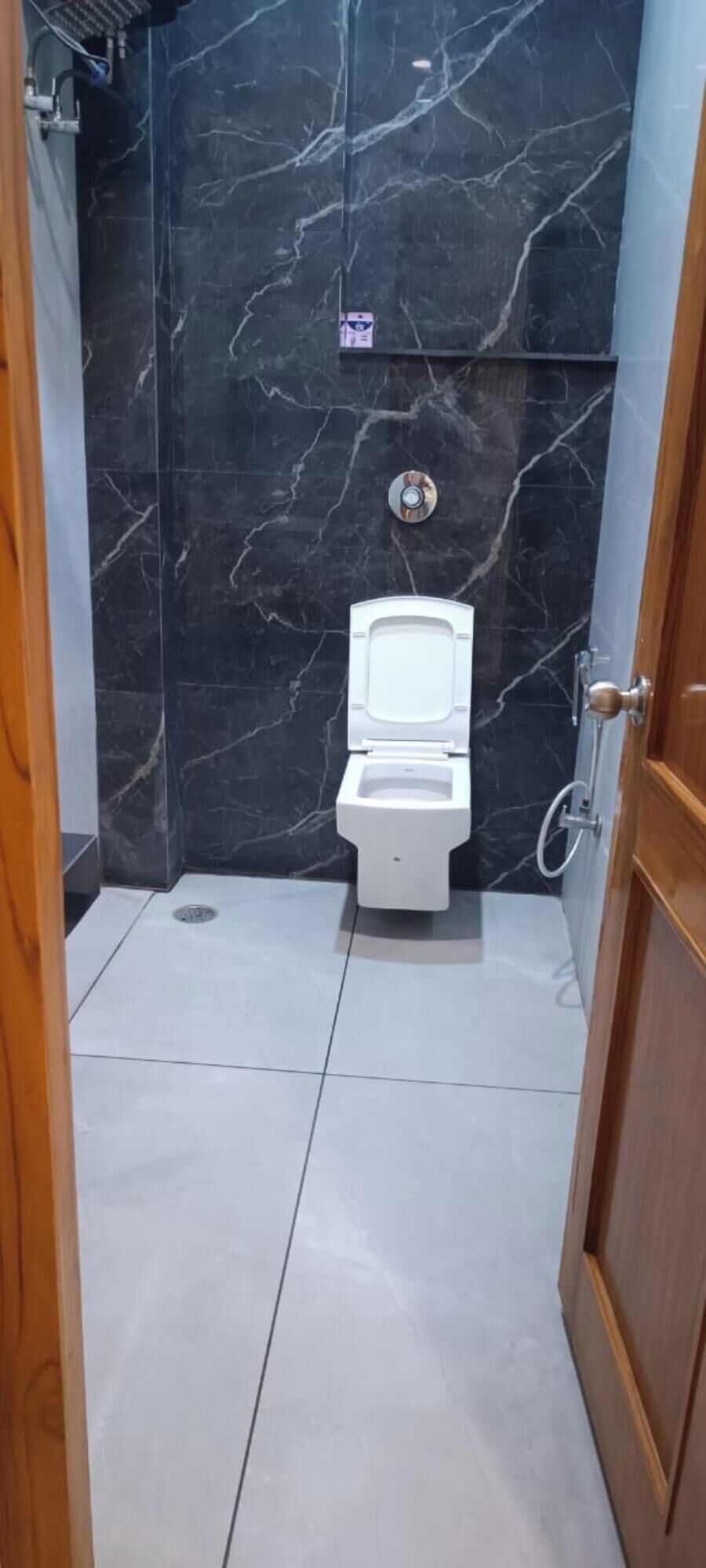 Ducha, artículos de tocador gratuitos, toallas