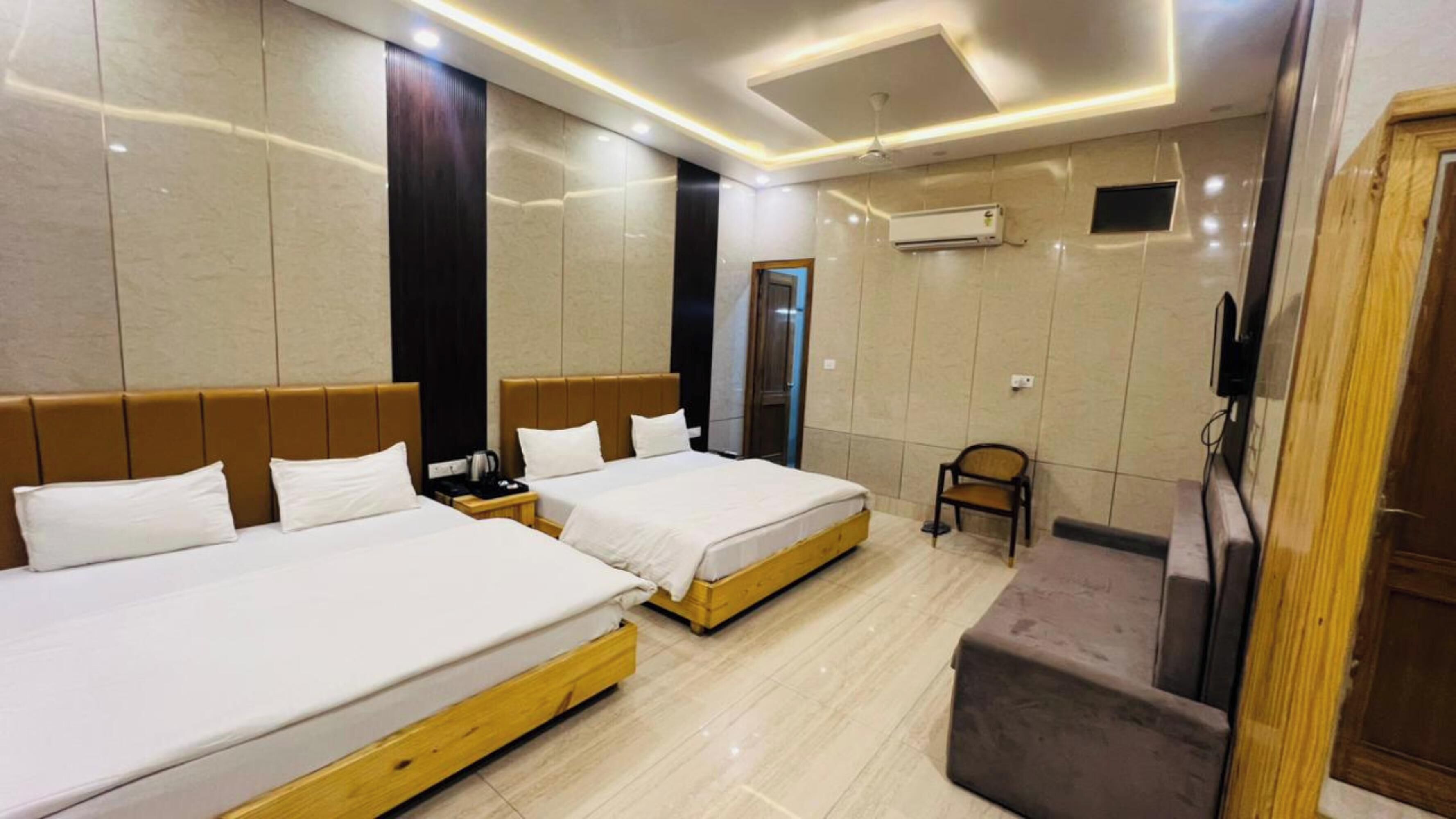 Deluxe Quadruple Room, City View | Desk, free WiFi