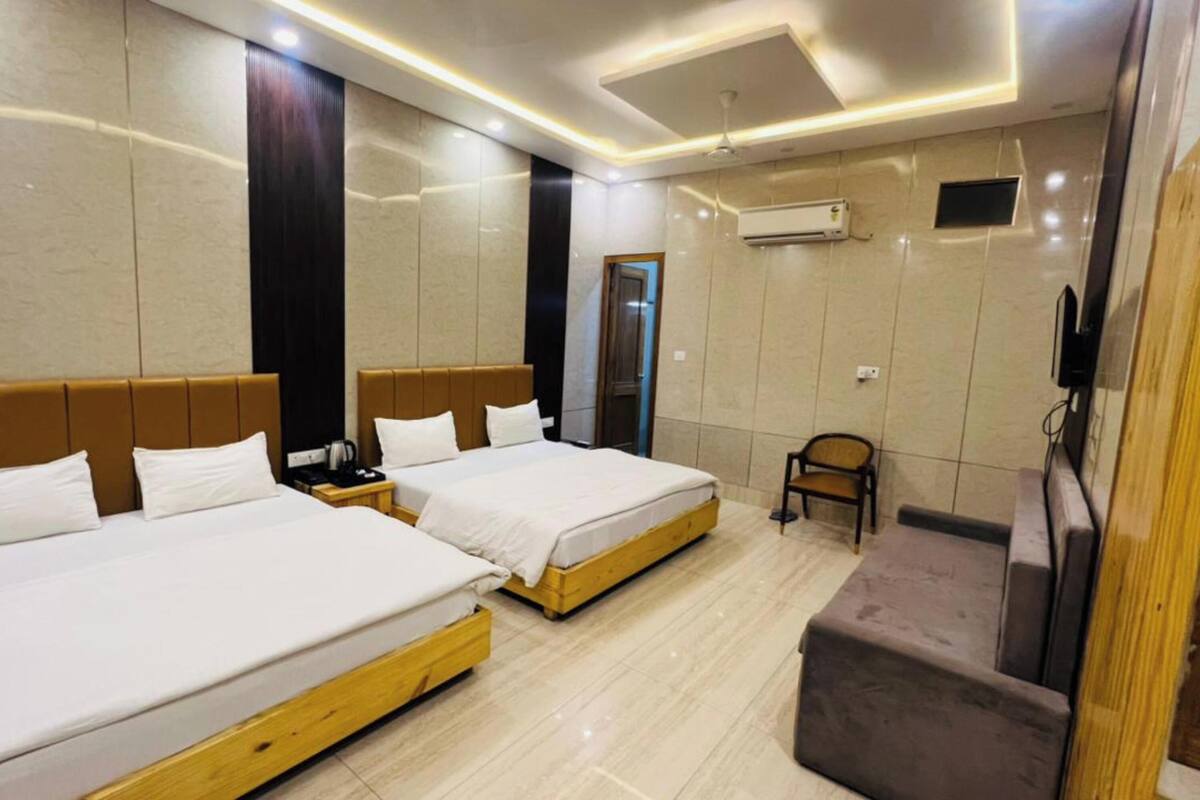 Deluxe Quadruple Room, City View | Desk, free WiFi