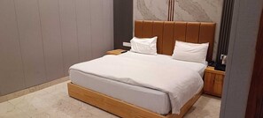Desk, free WiFi - Rampur Hotel Pearl on Nainital Rd. (Rampur)