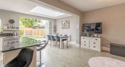 Beautiful Edwardian House, great location - Pass the Keys