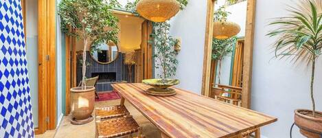Outdoor dining