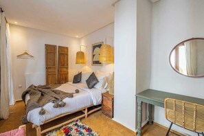 3 bedrooms, desk, iron/ironing board, travel cot