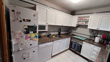 Coffee/tea maker, fridge, microwave, oven