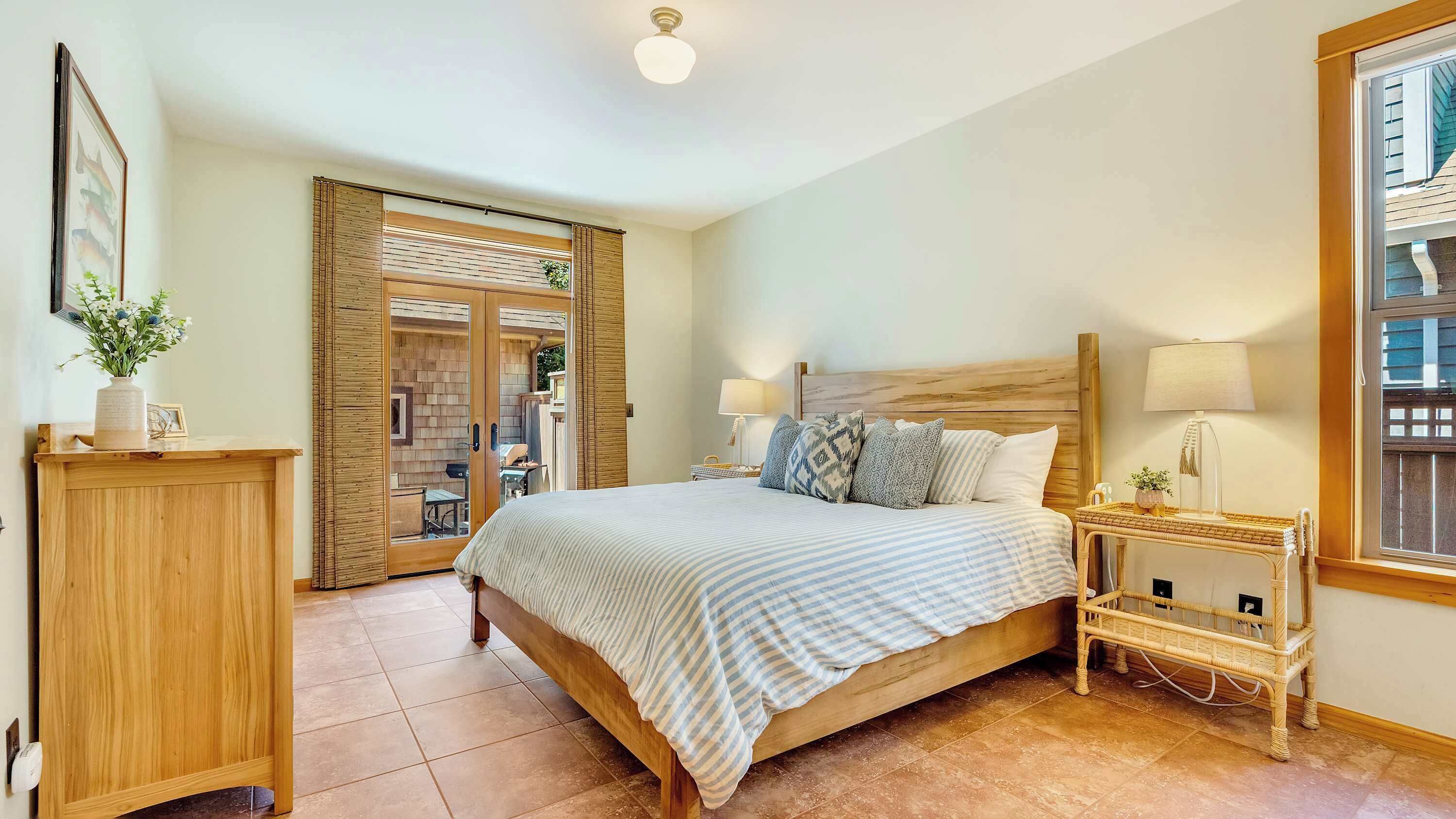 3 bedrooms, desk, iron/ironing board, WiFi