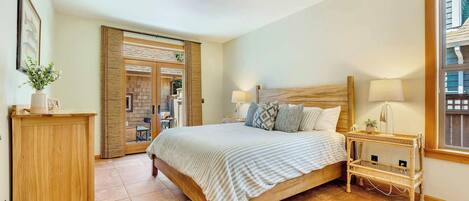 3 bedrooms, desk, iron/ironing board, WiFi