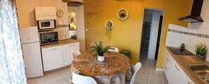Private kitchen - Le Colibri T3 No. 3 (Cazaubon)