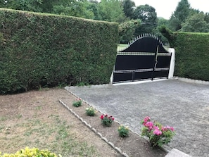 Property grounds - Marjolaine Bed and Breakfast (Lourdes (65100))