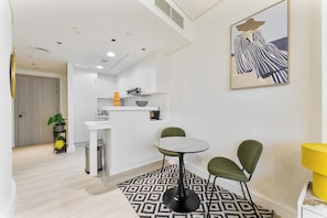 Dining - Amazing DIFC Studio, 9 Min to Burj Khalifa (Dubai)
