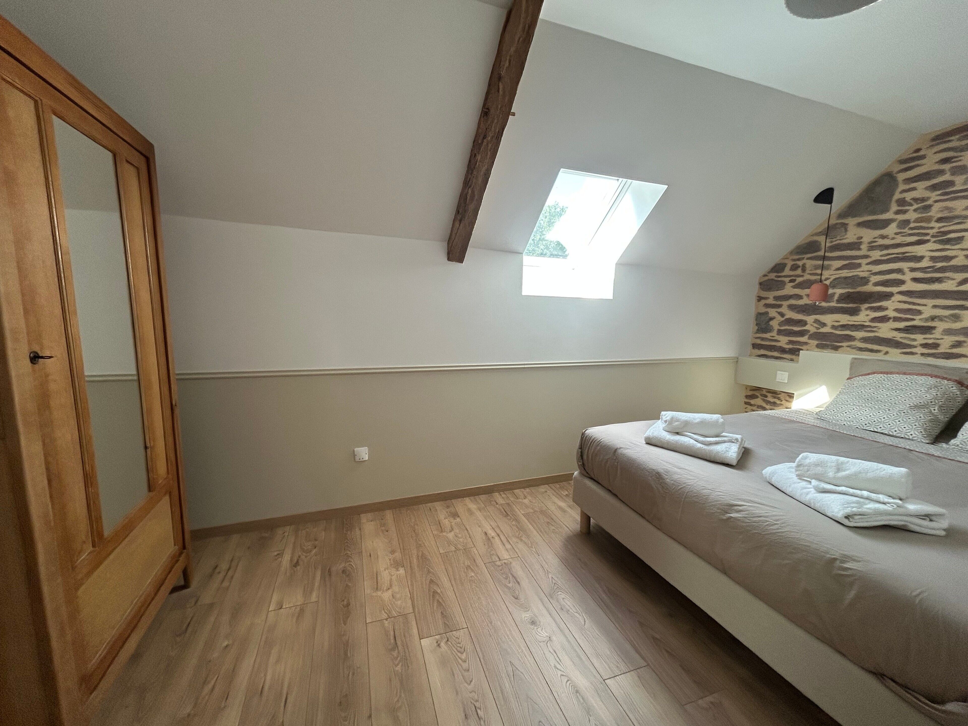 3 slaapkamers, een strijkplank/strijkijzer, wifi, beddengoed