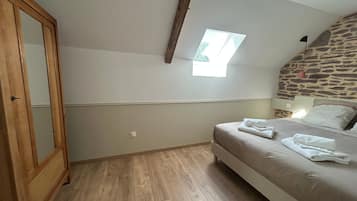 3 slaapkamers, een strijkplank/strijkijzer, wifi, beddengoed