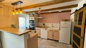 Coffee/tea maker, fridge, microwave, oven