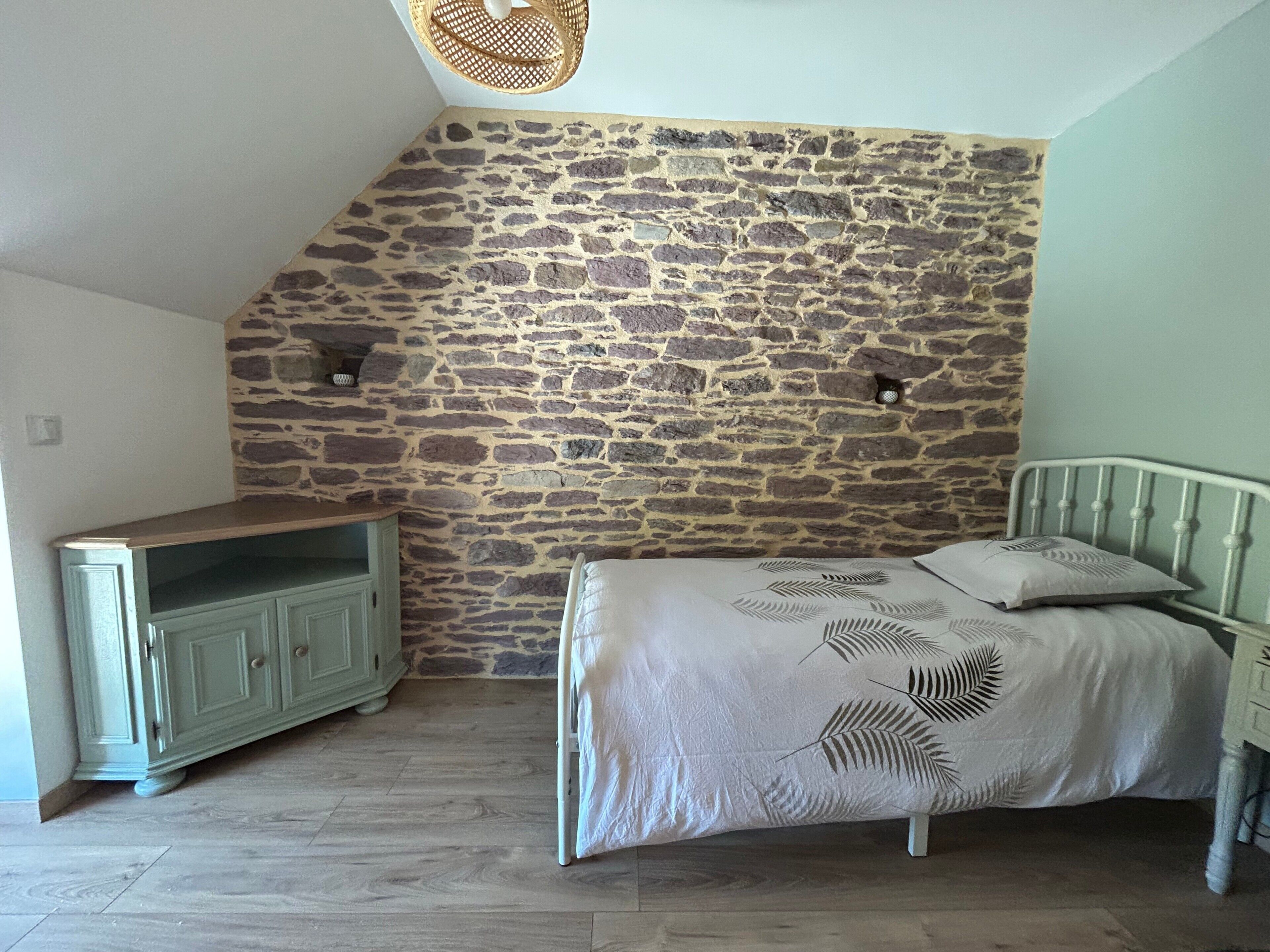 3 slaapkamers, een strijkplank/strijkijzer, wifi, beddengoed