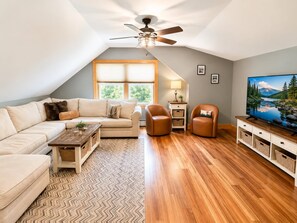 Unclassified image, 5 of 27, button - North Conway Cabin Retreat Near Story Land & Skiing - Family & Pet friendly  (Bartlett)