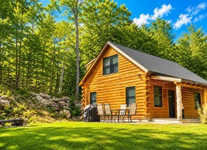 Unclassified image, 3 of 27, button - North Conway Cabin Retreat Near Story Land & Skiing - Family & Pet friendly  (Bartlett)